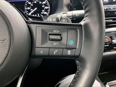 Used 2023 Nissan Pathfinder SL AWD/4WD image 24