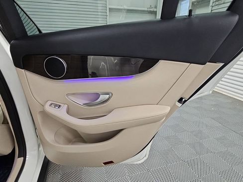 Used 2022 Mercedes-Benz GLC 300 image 36