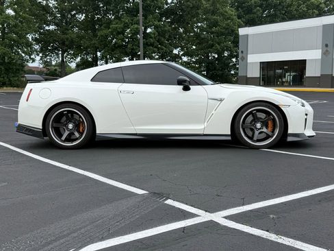 Used 2017 Nissan GT-R Premium w/ Premium Interior Package AWD/4WD image 7