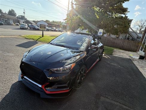 Used 2020 Hyundai Veloster N w/ Performance Package FWD image 3