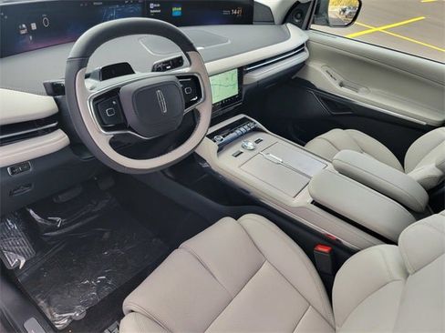 New 2025 Lincoln Navigator Reserve image 18