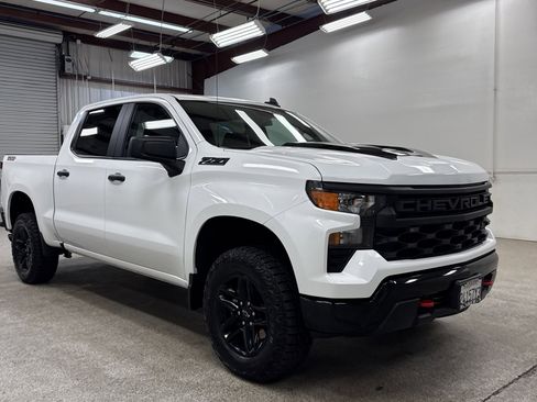 Used 2024 Chevrolet Silverado 1500 Custom Trail Boss w/ LPO, Dark Essentials Package image 25