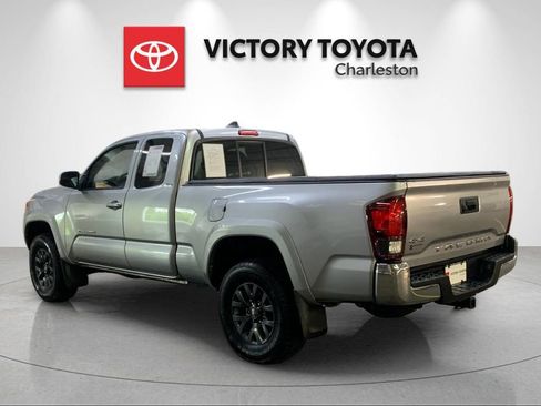 Used 2022 Toyota Tacoma SR5 w/ SR5 Appearance Package (SM) AWD/4WD image 3