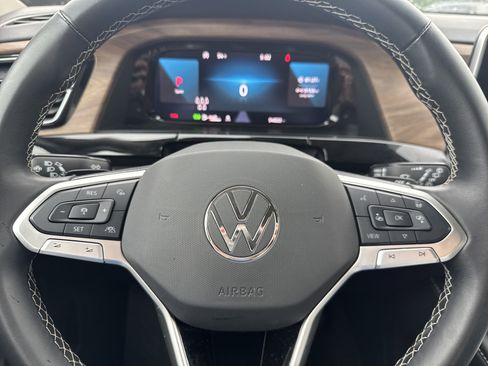 Used 2025 Volkswagen Atlas SE AWD/4WD image 10