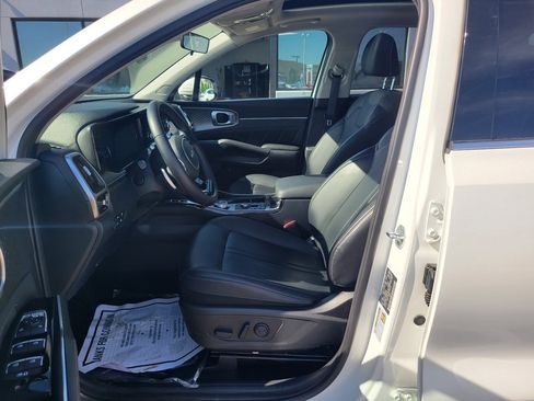 Used 2022 Kia Sorento SX w/ Panoramic Sunroof Package AWD/4WD image 16
