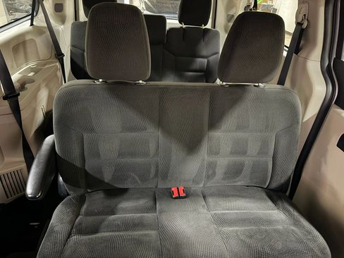 Used 2017 Dodge Grand Caravan SE FWD image 38