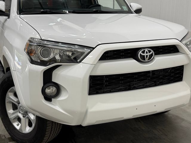 Used 2019 Toyota 4Runner SR5 AWD/4WD image 40