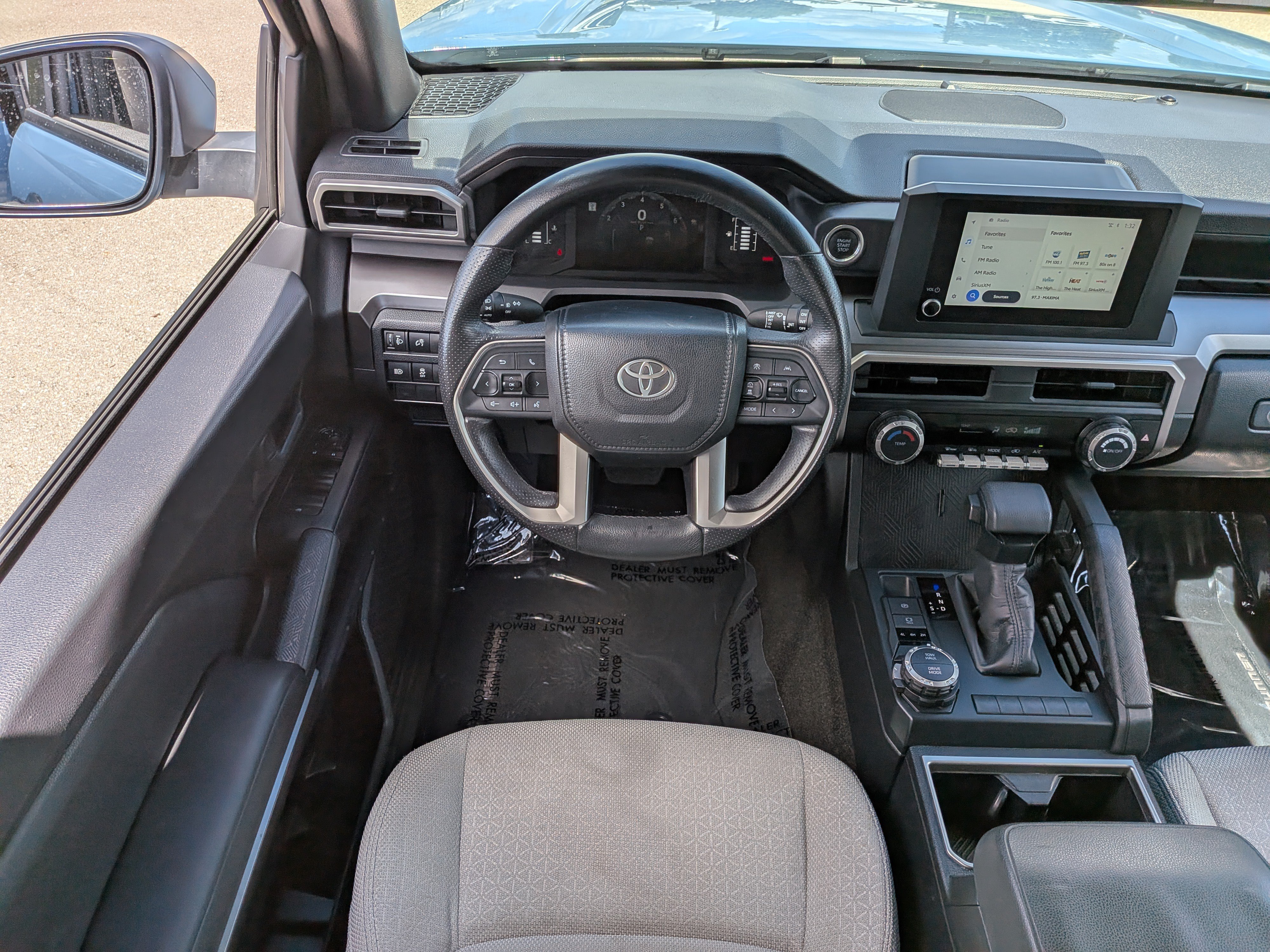 Used 2025 Toyota 4Runner SR5 AWD/4WD image 17
