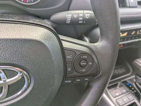 Used 2020 Toyota RAV4 LE image 19