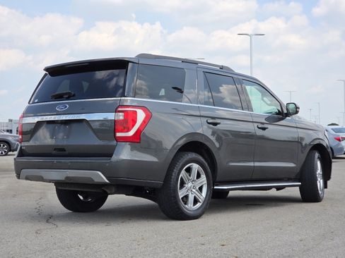 Used 2019 Ford Expedition XLT w/ Equipment Group 202A AWD/4WD image 16