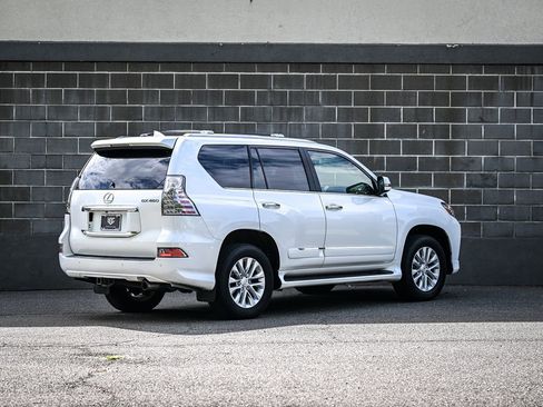 Used 2016 Lexus GX 460 w/ Premium Package AWD/4WD image 3