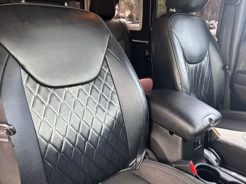 Used 2015 Jeep Wrangler Unlimited Sahara w/ Connectivity Group image 31