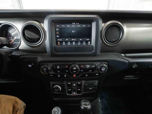 Used 2018 Jeep Wrangler Unlimited Sport S image 17