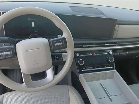 Used 2025 Hyundai Santa Fe SEL FWD image 8