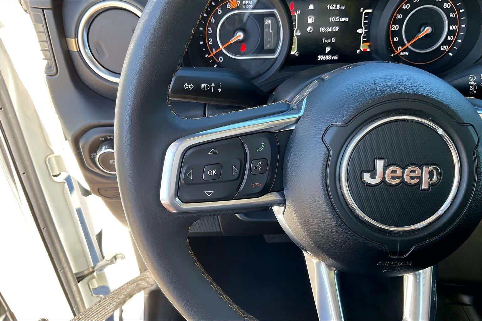 Used 2024 Jeep Wrangler Unlimited Sahara AWD/4WD image 23