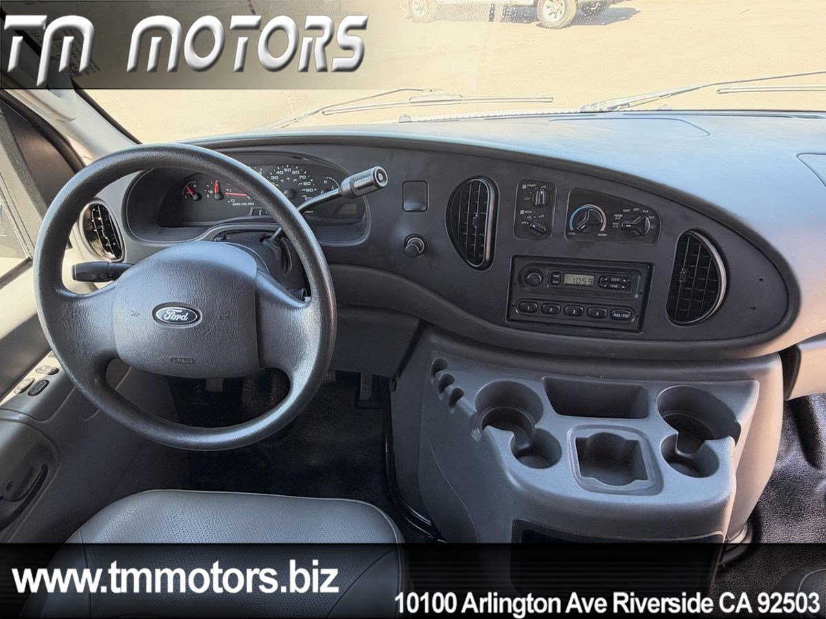 Used 2004 Ford E-350 and Econoline 350 Extended Super Duty RWD image 7