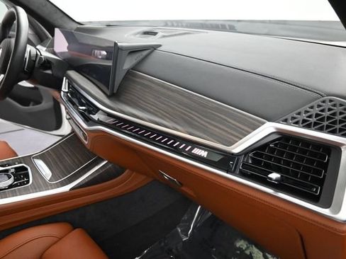 Used 2025 BMW X7 M60i AWD/4WD image 29