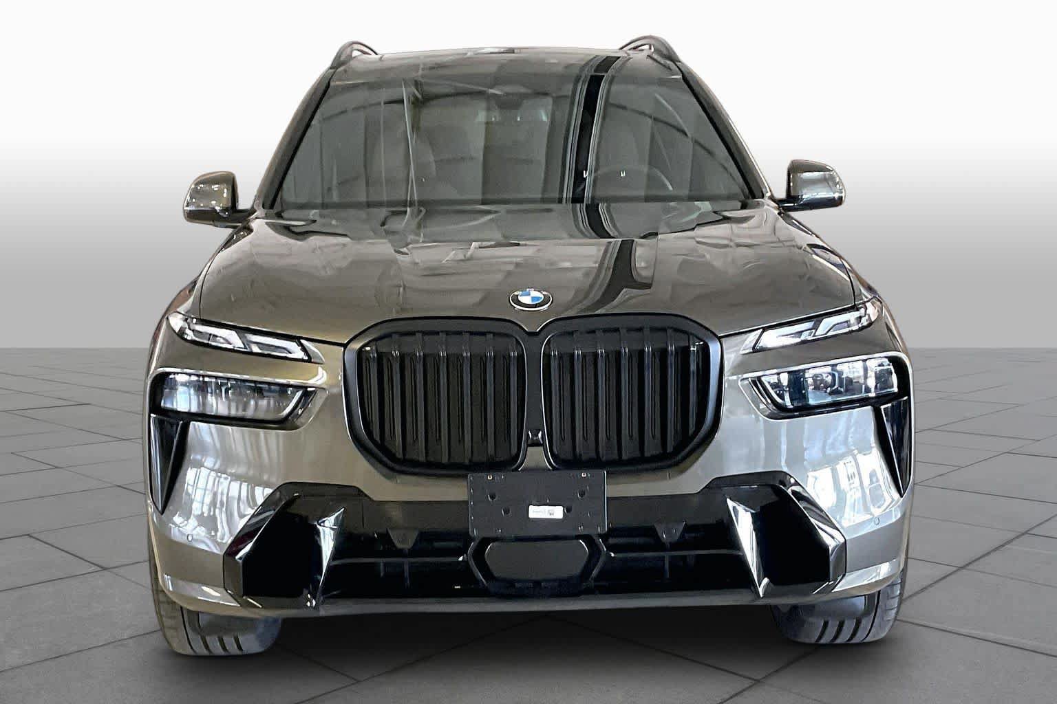 Used 2026 BMW X7 xDrive40i w/ Executive Package AWD/4WD image 3