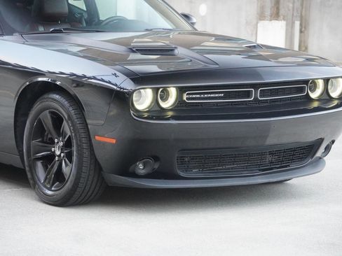 Used 2017 Dodge Challenger SXT RWD image 30