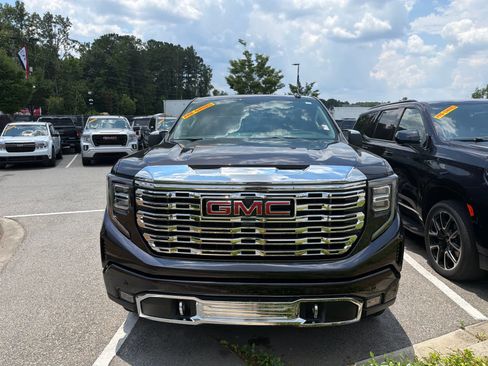 Used 2025 GMC Sierra 1500 Denali w/ Denali Reserve Package AWD/4WD image 3