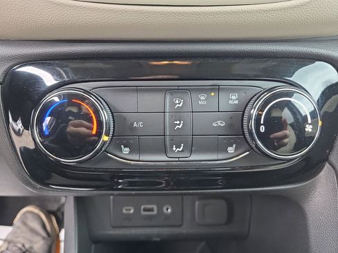 Certified 2023 Buick Encore GX Preferred w/ Cold Weather Comfort Package FWD image 36
