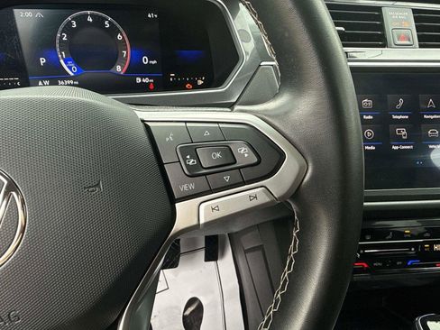 Used 2022 Volkswagen Tiguan SE w/ Panoramic Sunroof Package AWD/4WD image 27