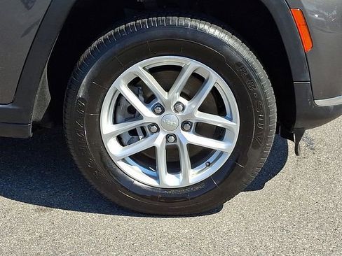 Used 2023 Jeep Grand Cherokee L Laredo AWD/4WD image 10