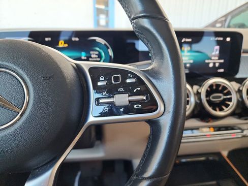 Used 2022 Mercedes-Benz GLB 250 w/ Premium Package Lite image 26