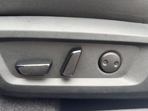 Used 2025 Nissan Rogue SV AWD/4WD image 17