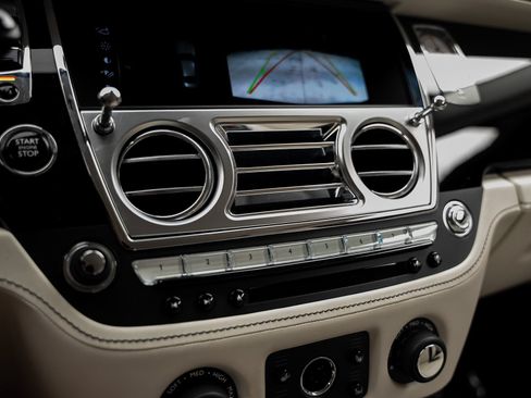 Used 2018 Rolls-Royce Wraith RWD image 49