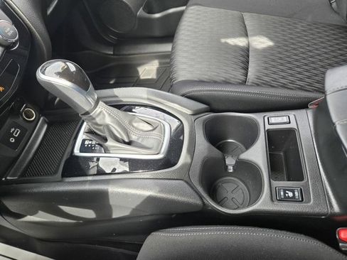 Used 2020 Nissan Rogue SV image 11