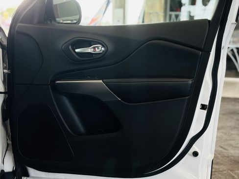Used 2020 Jeep Cherokee Limited FWD image 42