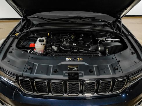 Used 2023 Jeep Grand Cherokee L Limited AWD/4WD image 55