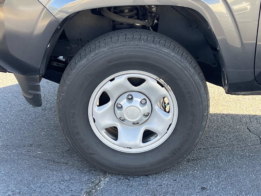 Used 2023 Toyota Tacoma SR AWD/4WD image 12