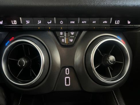 Used 2025 Chevrolet Blazer LT FWD image 65