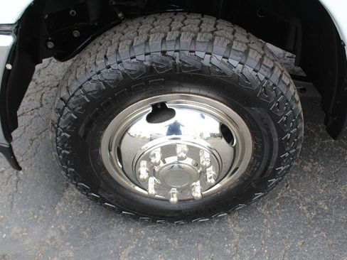 Used 2024 RAM 3500 Tradesman w/ Chrome Appearance Group AWD/4WD image 29
