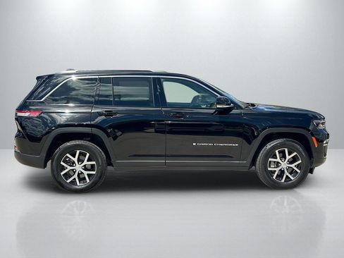 Used 2025 Jeep Grand Cherokee Limited RWD image 4