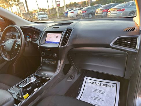 Used 2020 Ford Edge SE image 22