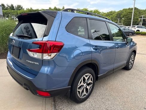 Used 2024 Subaru Forester Premium AWD/4WD image 2