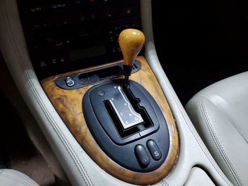 Used 2001 Jaguar XK8 Convertible image 14