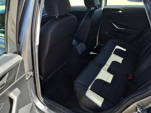 Certified 2023 Volkswagen Jetta SE FWD image 19