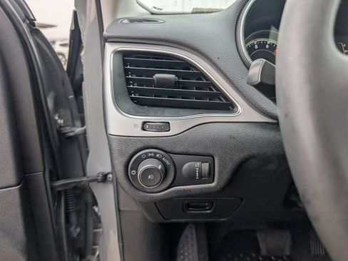 Used 2022 Jeep Cherokee Latitude image 11