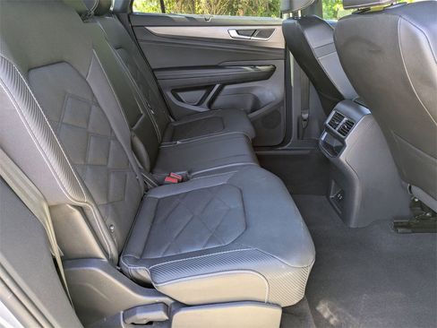 Used 2025 Volkswagen Atlas Cross Sport SE image 30