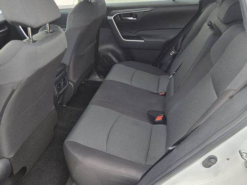 Used 2025 Toyota RAV4 XLE AWD/4WD image 11