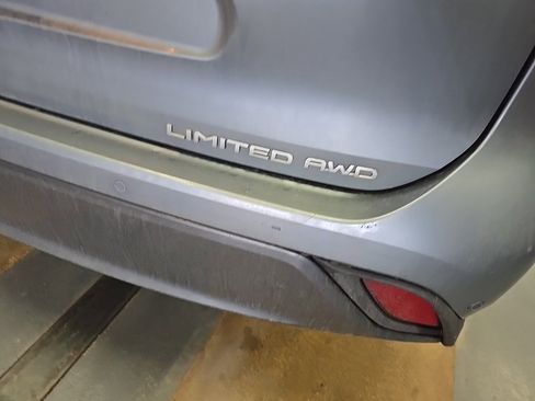 Used 2022 Toyota Highlander Limited image 9