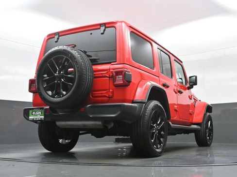 Used 2025 Jeep Wrangler Unlimited Sahara AWD/4WD image 31