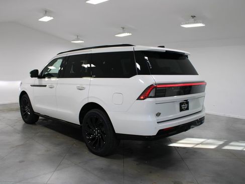 New 2026 Lincoln Navigator Reserve w/ Jet Appearance Package AWD/4WD image 6