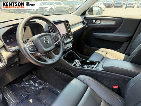 Used 2025 Volvo XC40 B5 Plus AWD/4WD image 30