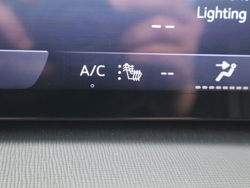 Used 2025 Buick Enclave Preferred image 23