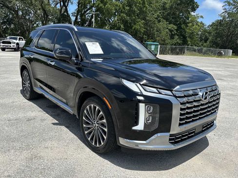 Used 2024 Hyundai Palisade Calligraphy FWD image 2